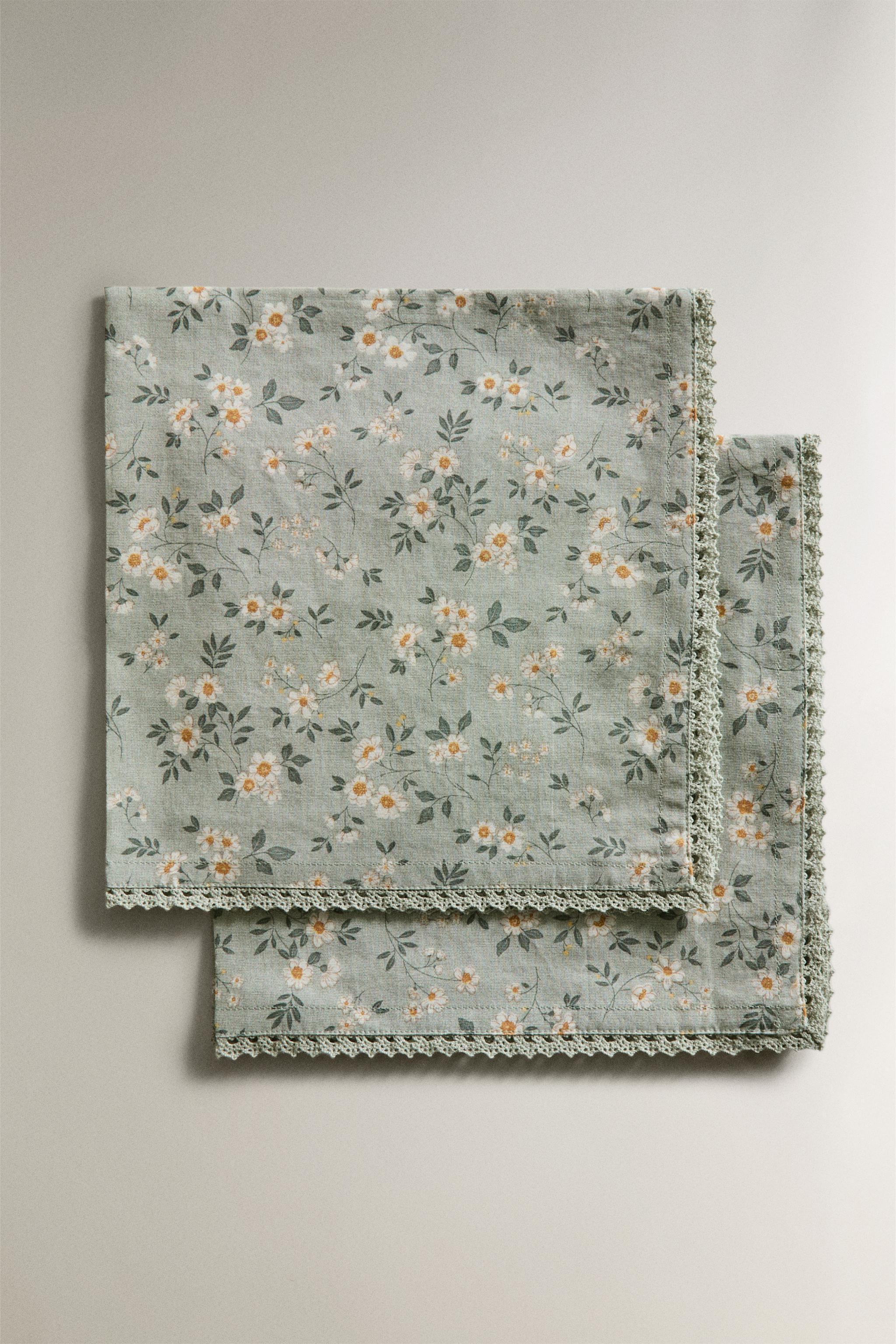 LOT DE SERVIETTES FLEURS SAUVAGES AVEC DENTELLE (LOT 2)